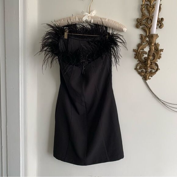 ASTR BLACK FEATHER‎ MINI DRESS - Picture 7 of 13